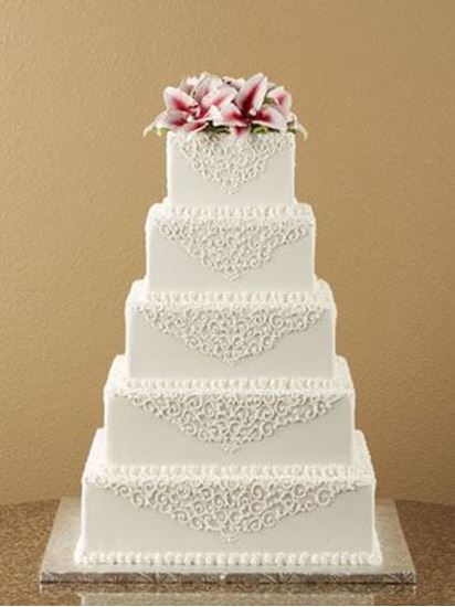 Picture of Victorian Scrolled Square Wedding Cake